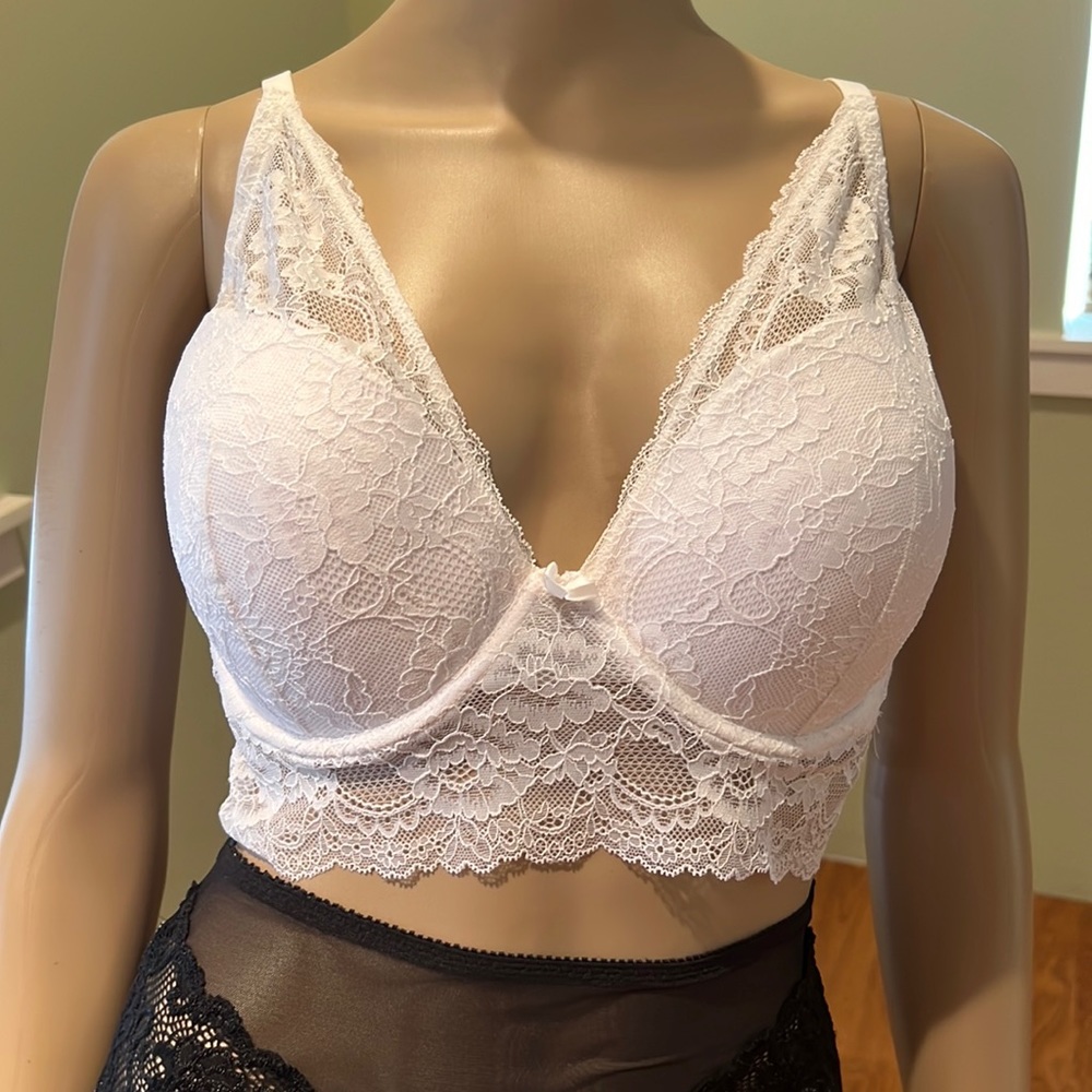La Vie En Rose White Lace Bra With Camisole Front Padded Back Closure 38D